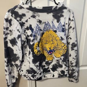 def Leppard crew neck